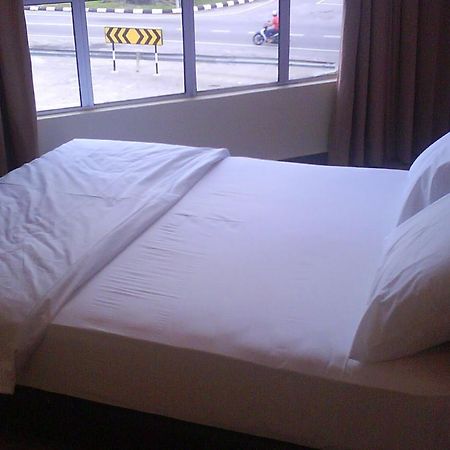 Oyo 90021 Star View Hotel Kampong Batu Tiga Esterno foto