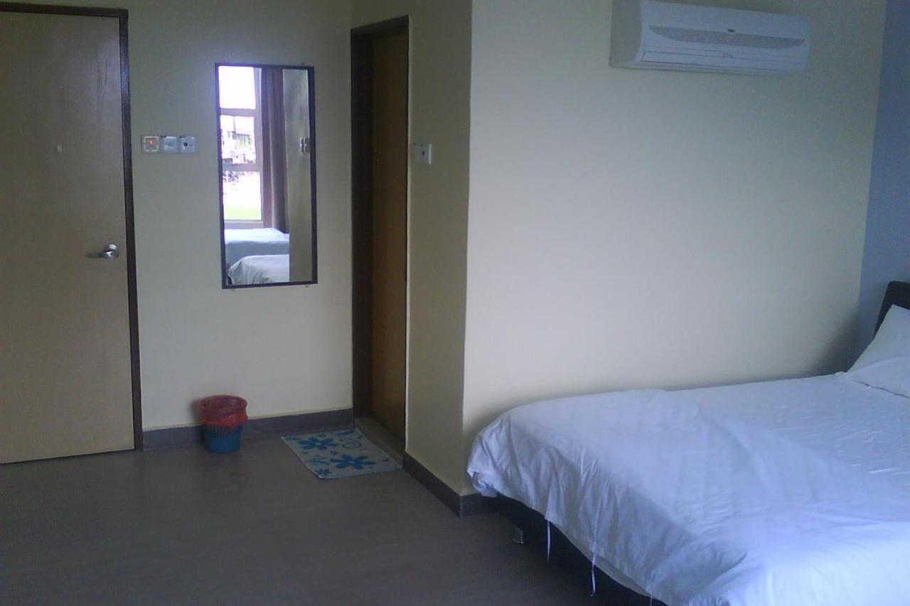 Oyo 90021 Star View Hotel Kampong Batu Tiga Esterno foto