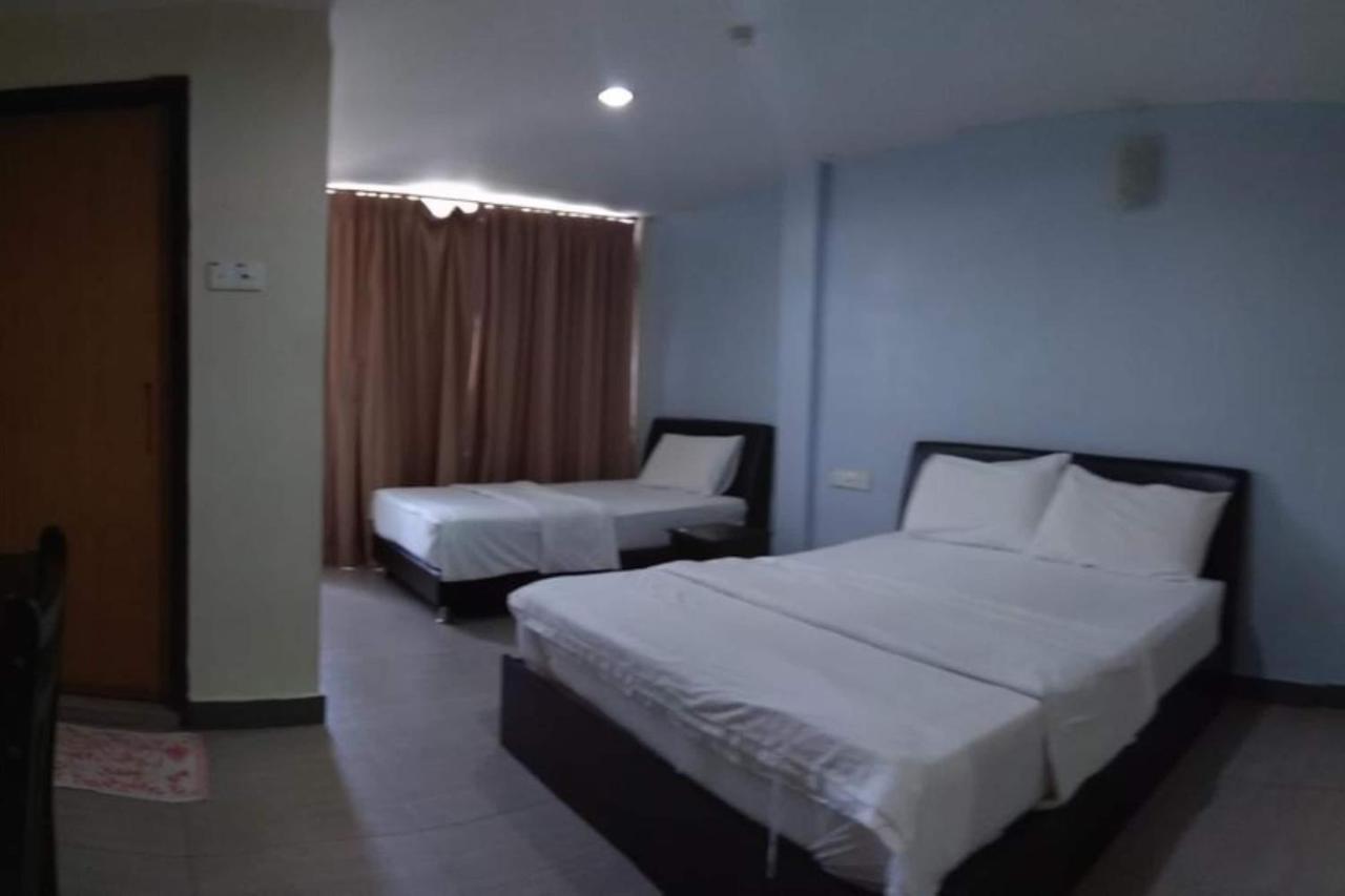 Oyo 90021 Star View Hotel Kampong Batu Tiga Esterno foto