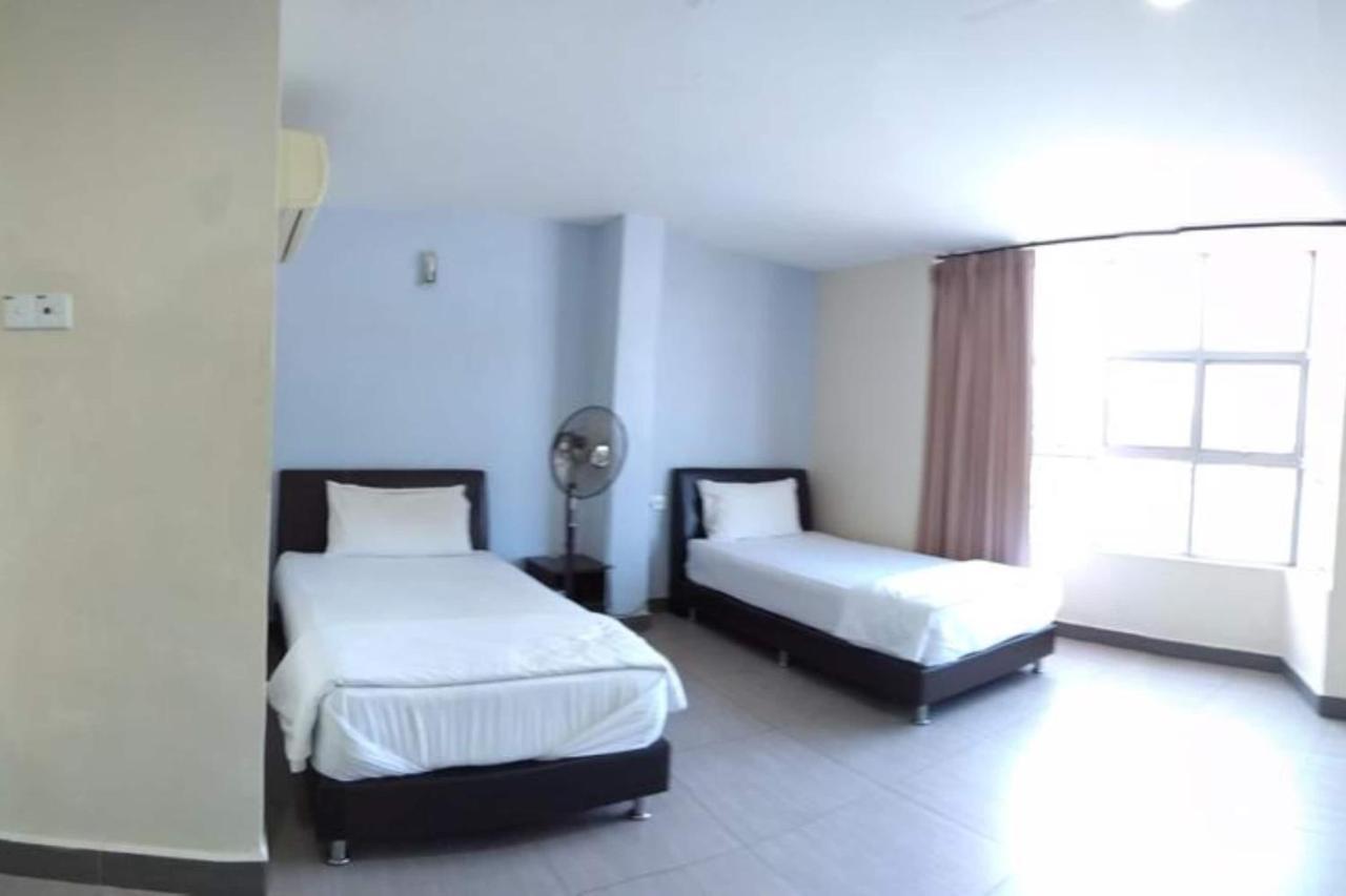 Oyo 90021 Star View Hotel Kampong Batu Tiga Esterno foto