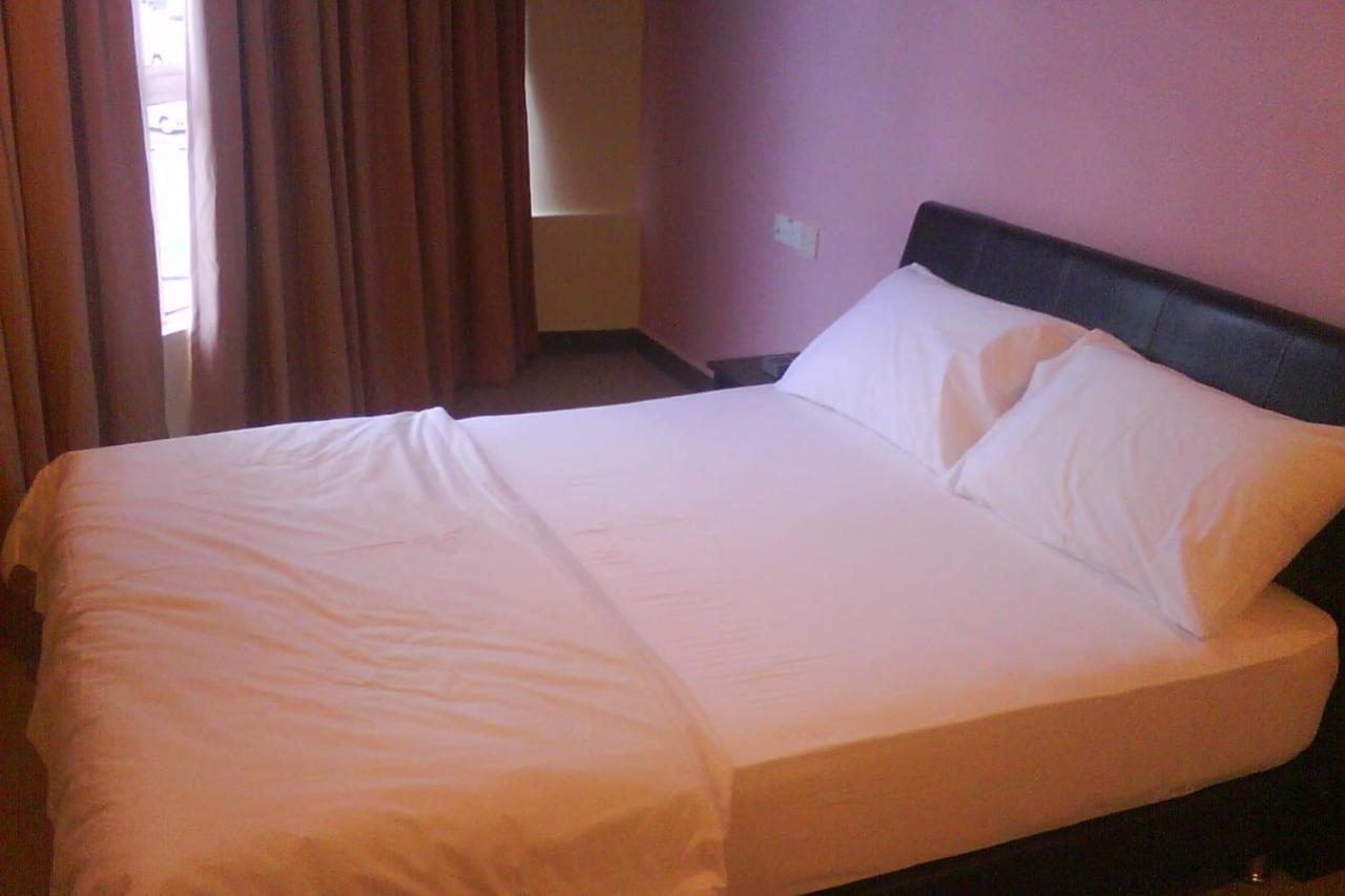 Oyo 90021 Star View Hotel Kampong Batu Tiga Esterno foto